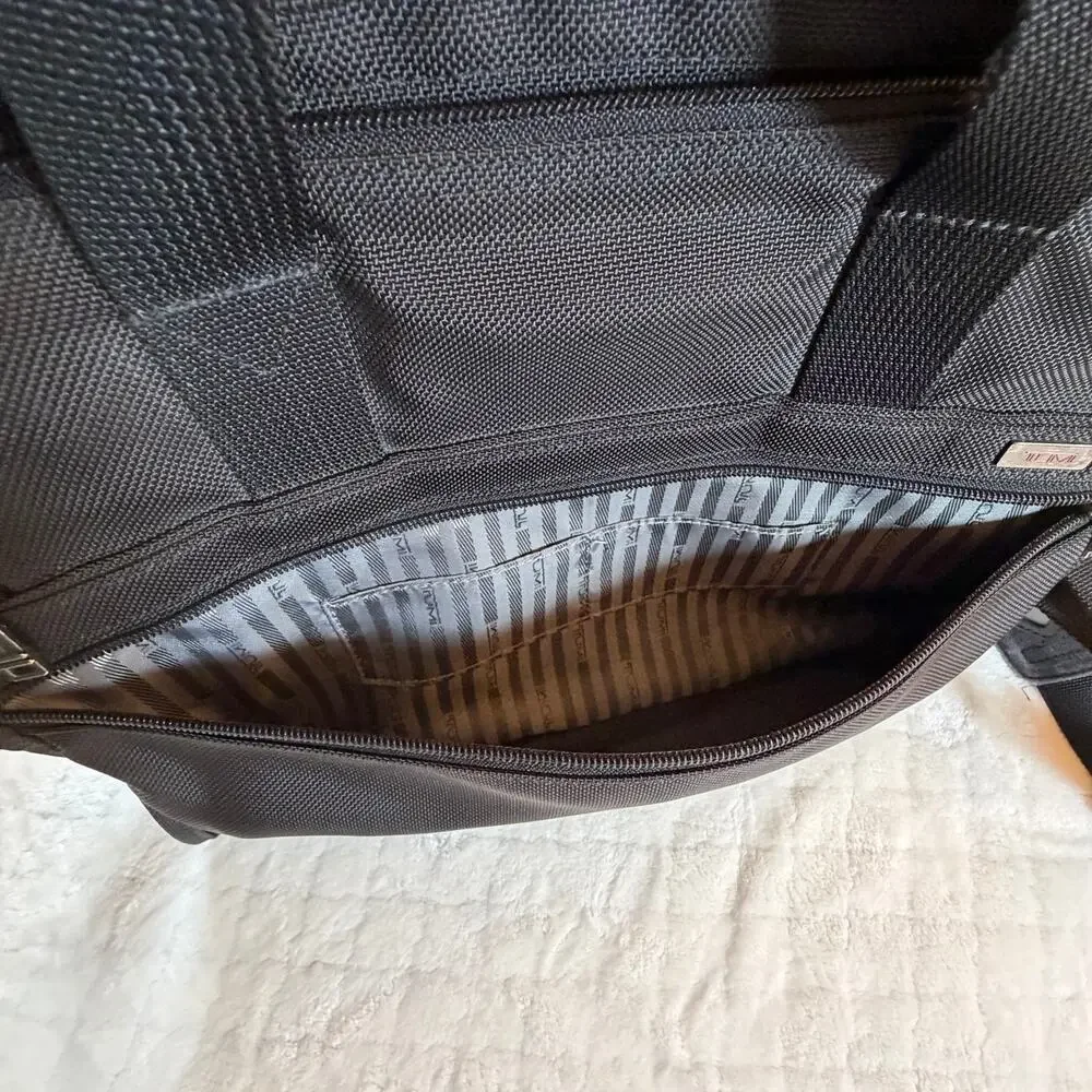 TUMI Alpha Compact Laptop Briefcase Black 15”x11” - Excellent Condition